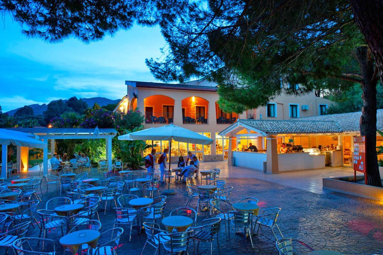 Hotel Amareclub Rocca Dorada Santa Margherita di Pula Exterior foto
