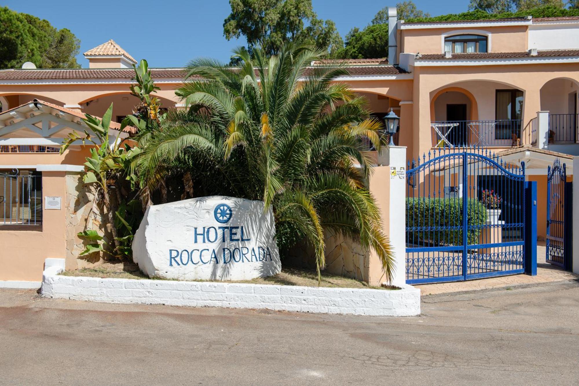 Hotel Amareclub Rocca Dorada Santa Margherita di Pula Exterior foto