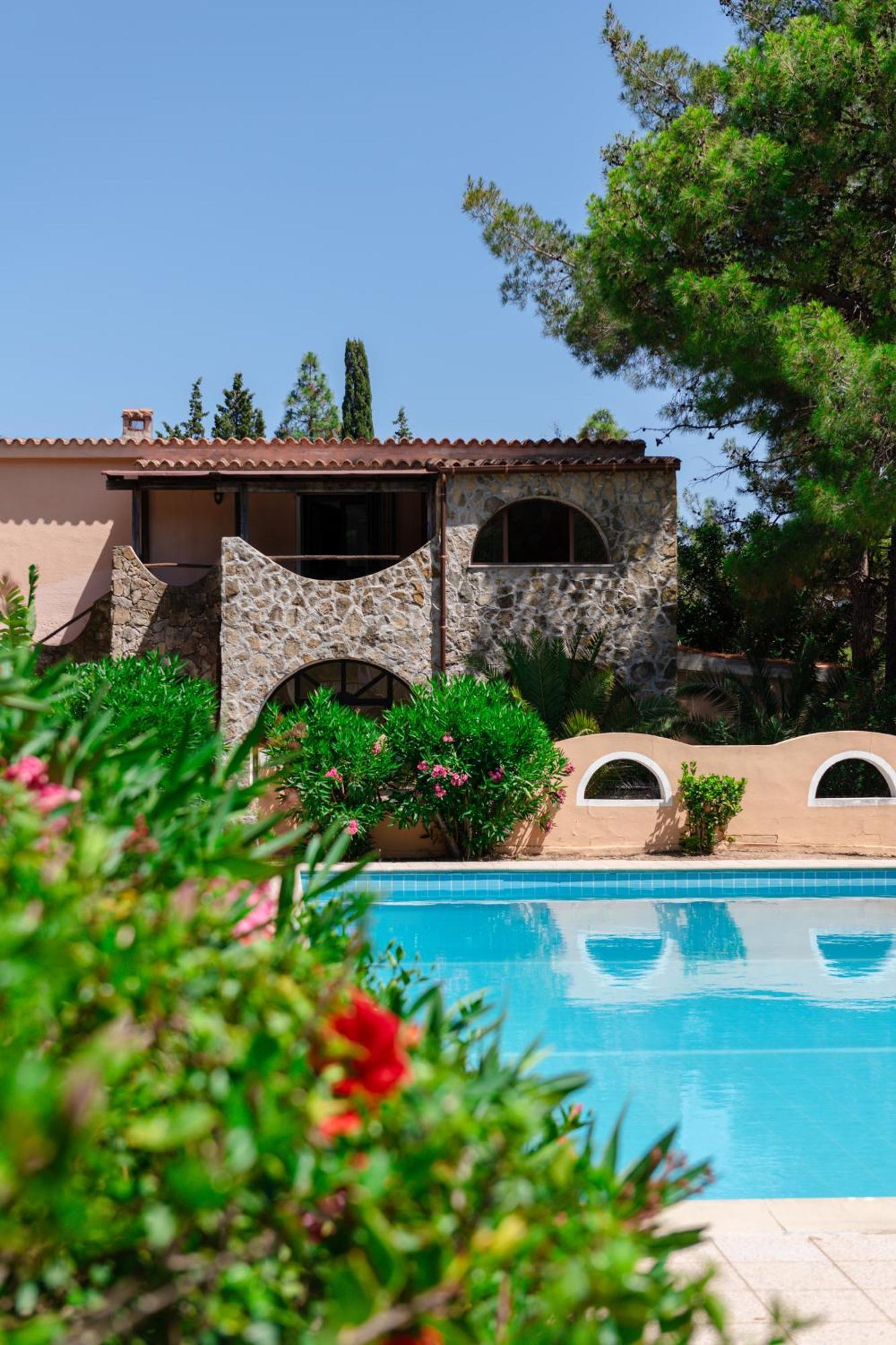 Hotel Amareclub Rocca Dorada Santa Margherita di Pula Exterior foto