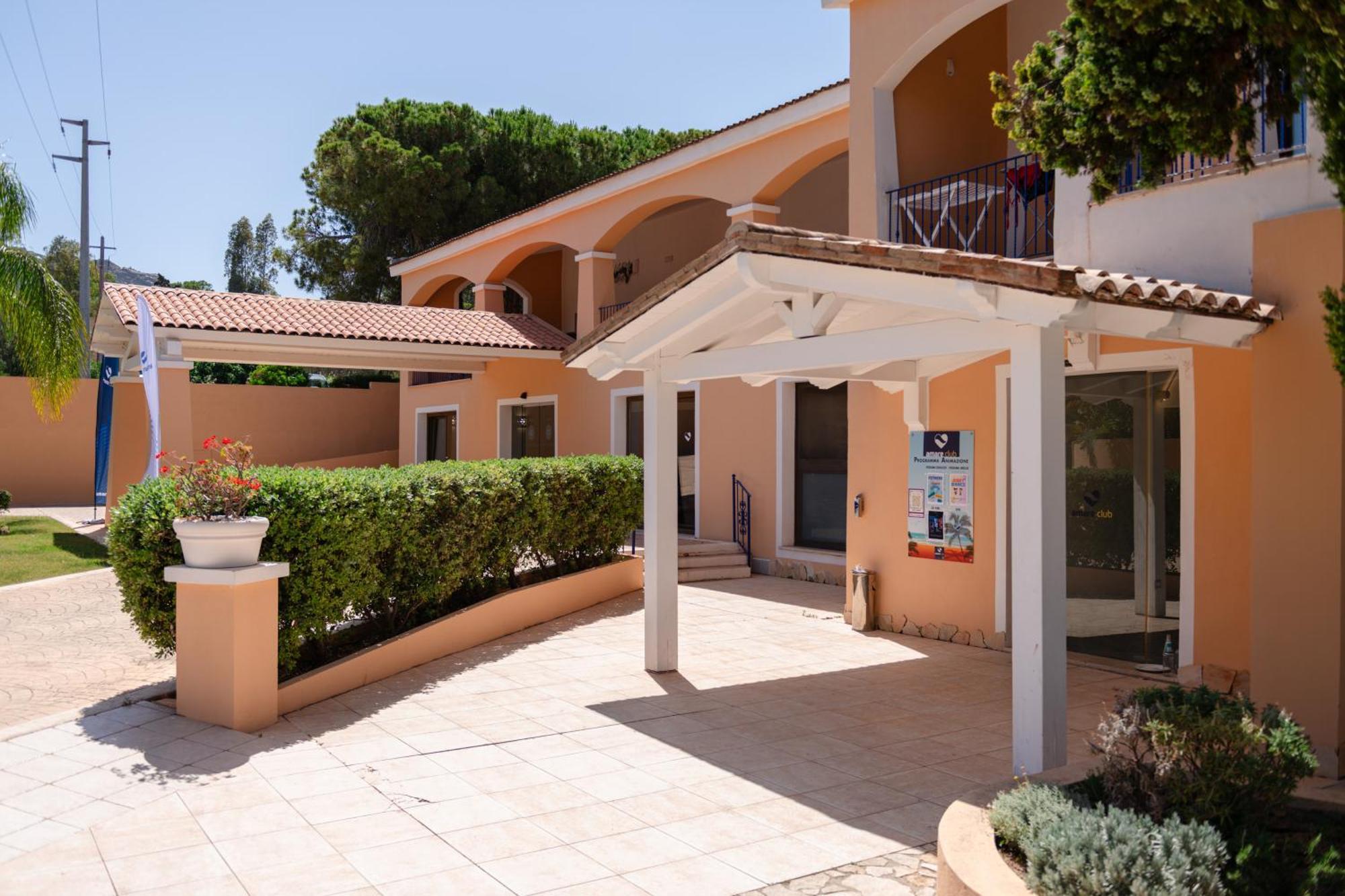 Hotel Amareclub Rocca Dorada Santa Margherita di Pula Exterior foto