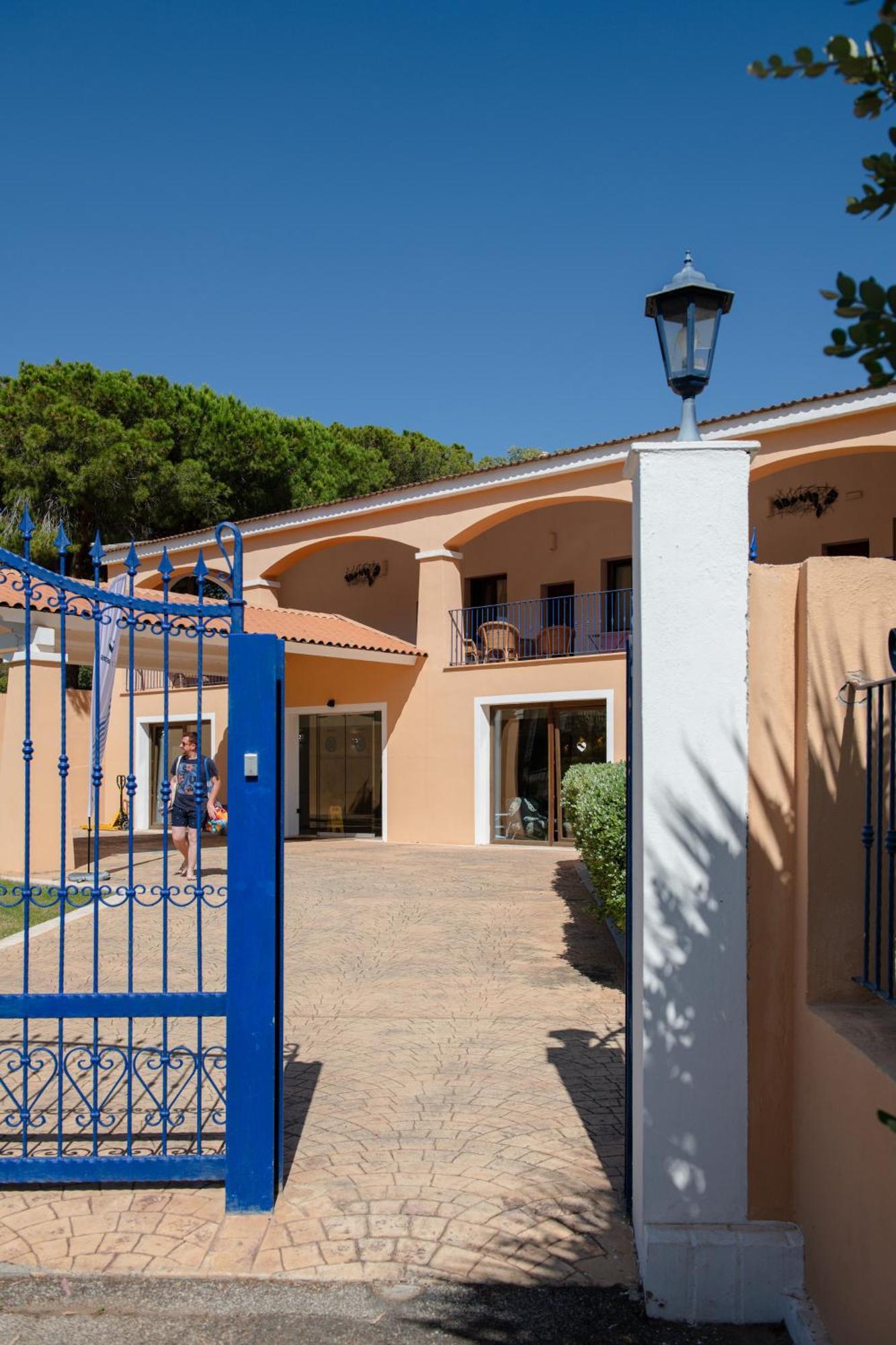 Hotel Amareclub Rocca Dorada Santa Margherita di Pula Exterior foto