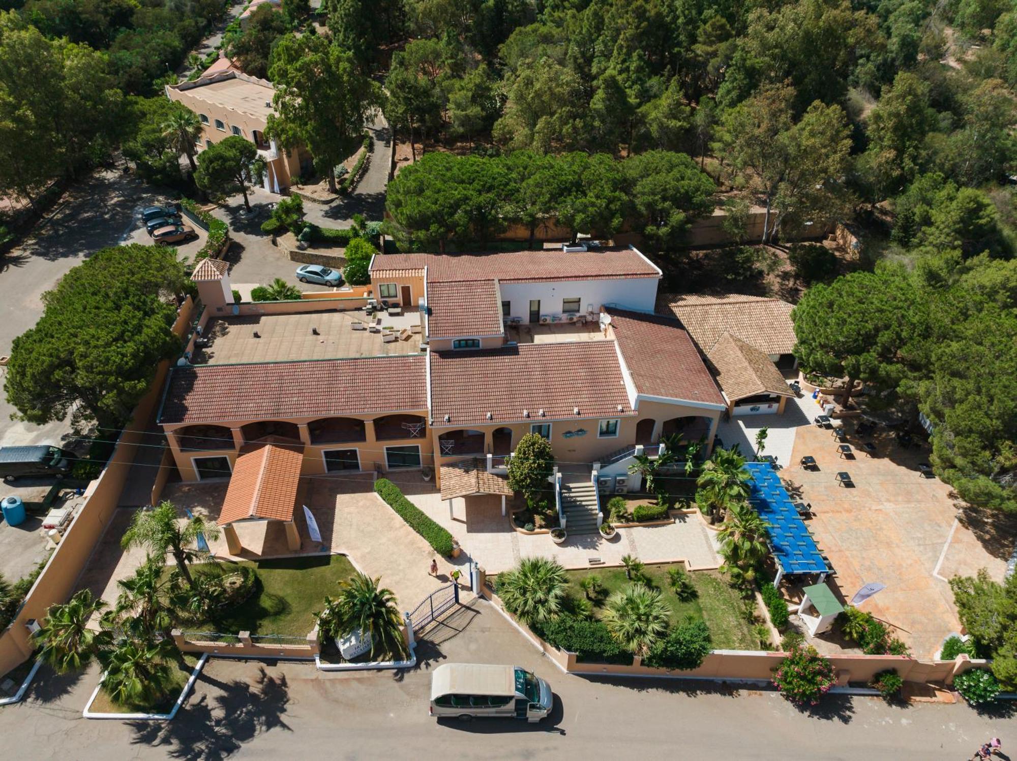 Hotel Amareclub Rocca Dorada Santa Margherita di Pula Exterior foto