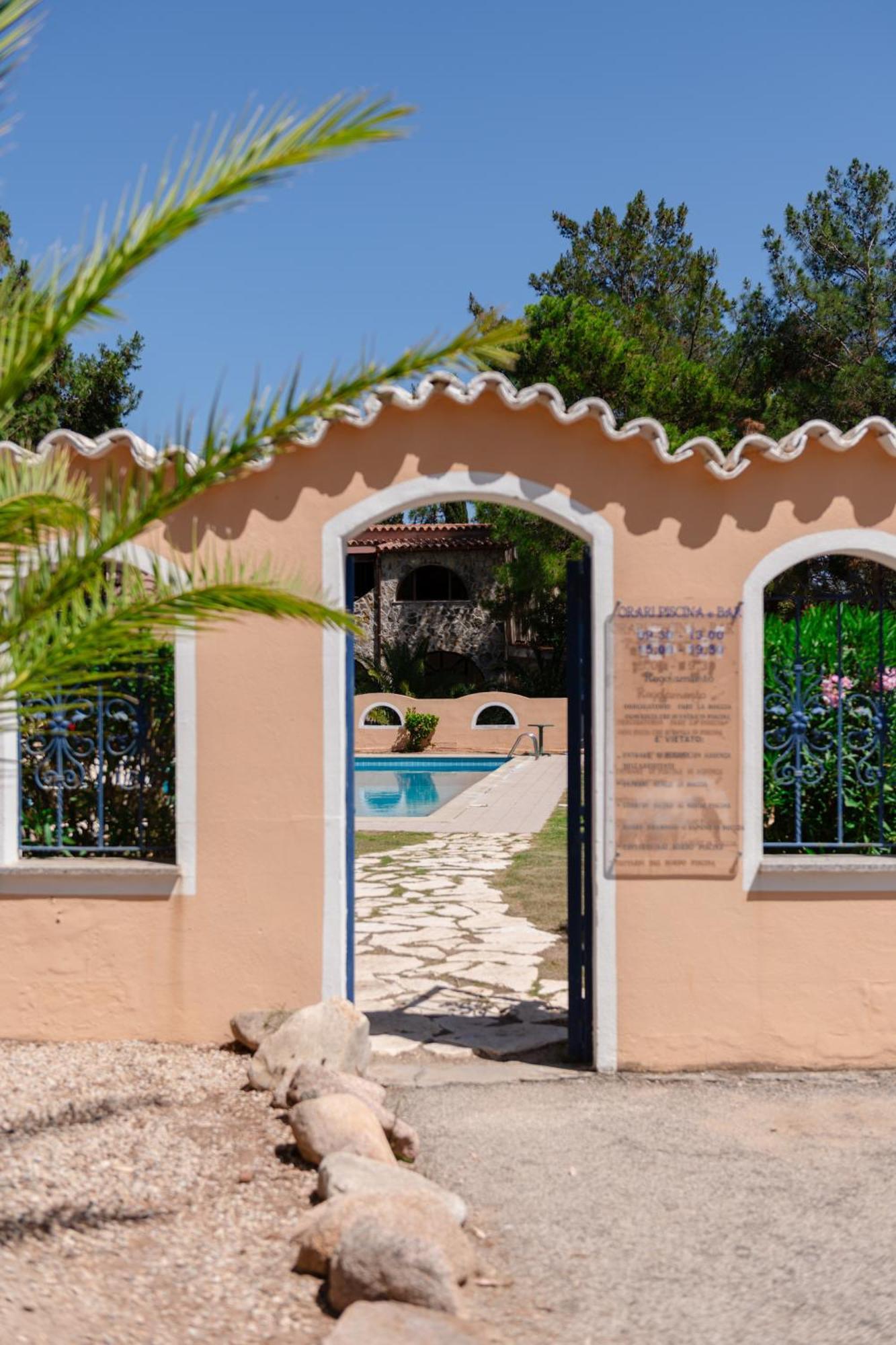 Hotel Amareclub Rocca Dorada Santa Margherita di Pula Exterior foto
