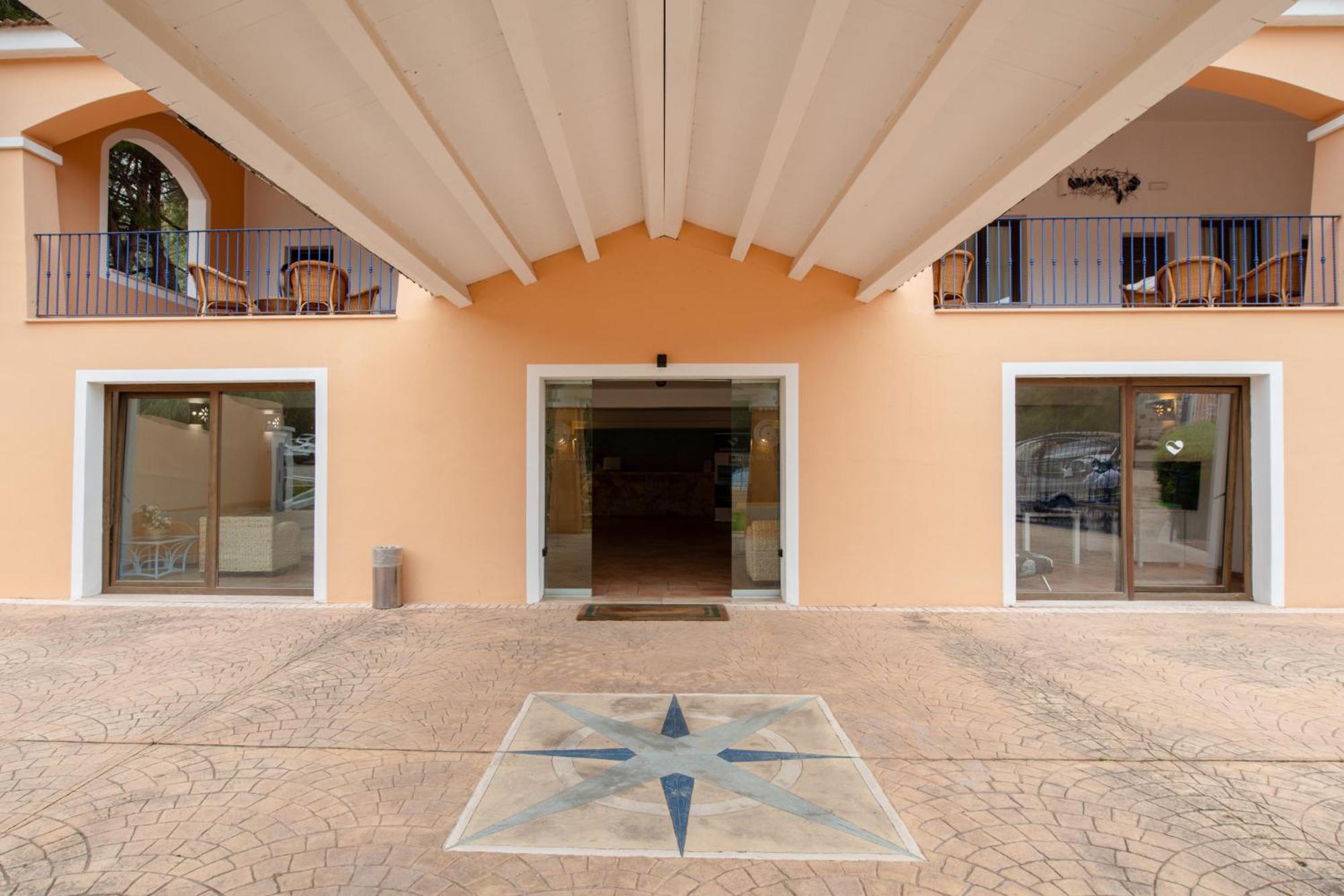 Hotel Amareclub Rocca Dorada Santa Margherita di Pula Exterior foto
